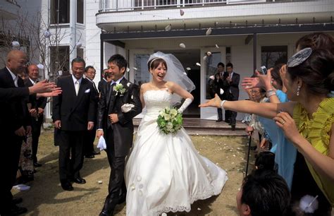 トモコイズミ 結婚：現代日本の結婚観とその変遷